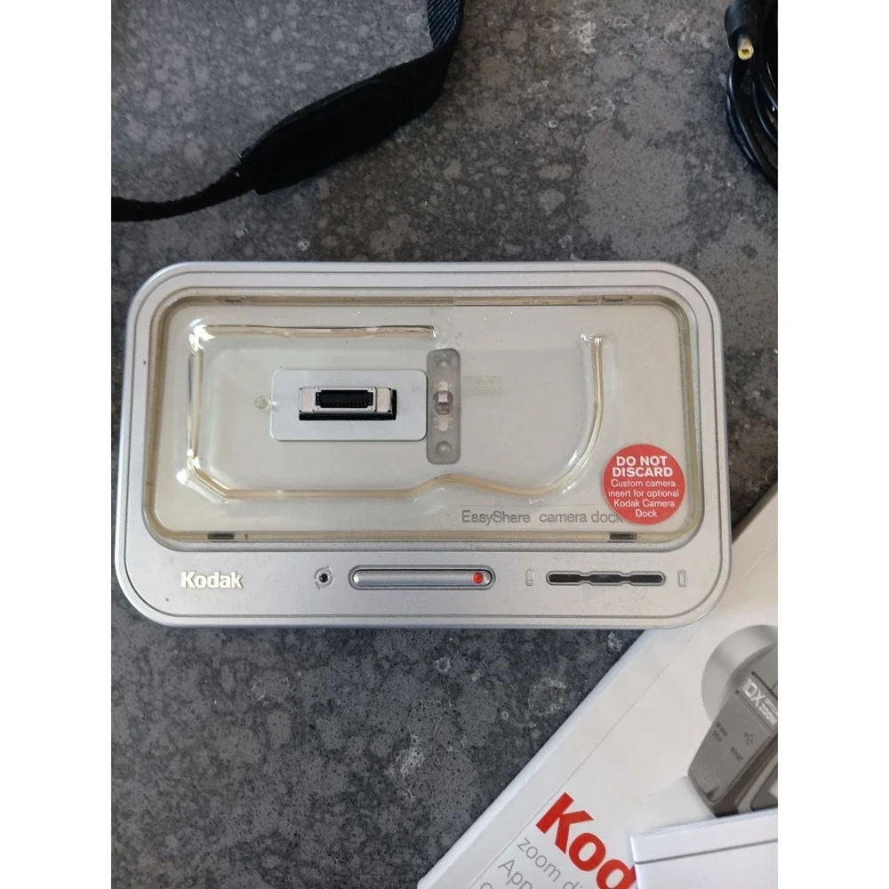 Kodak EasyShare DX7590 5.0MP 10x Zoom Digital Camera + Dock And Manuals